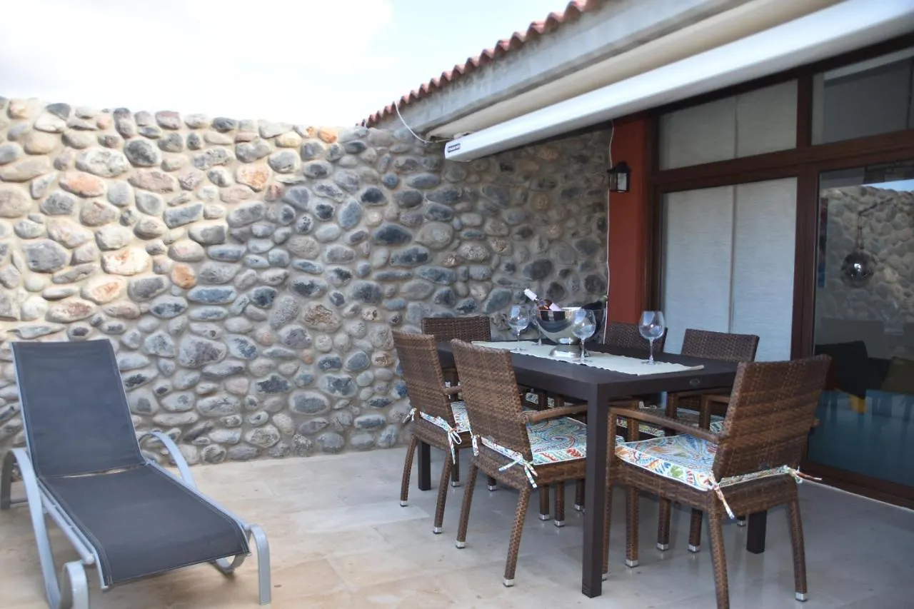 Elsa Tauro Topaz Villa Mogan